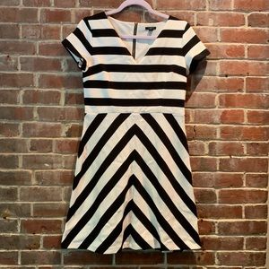 Black & Off White Horizontal Diagonal Striped Midi Dress 6P